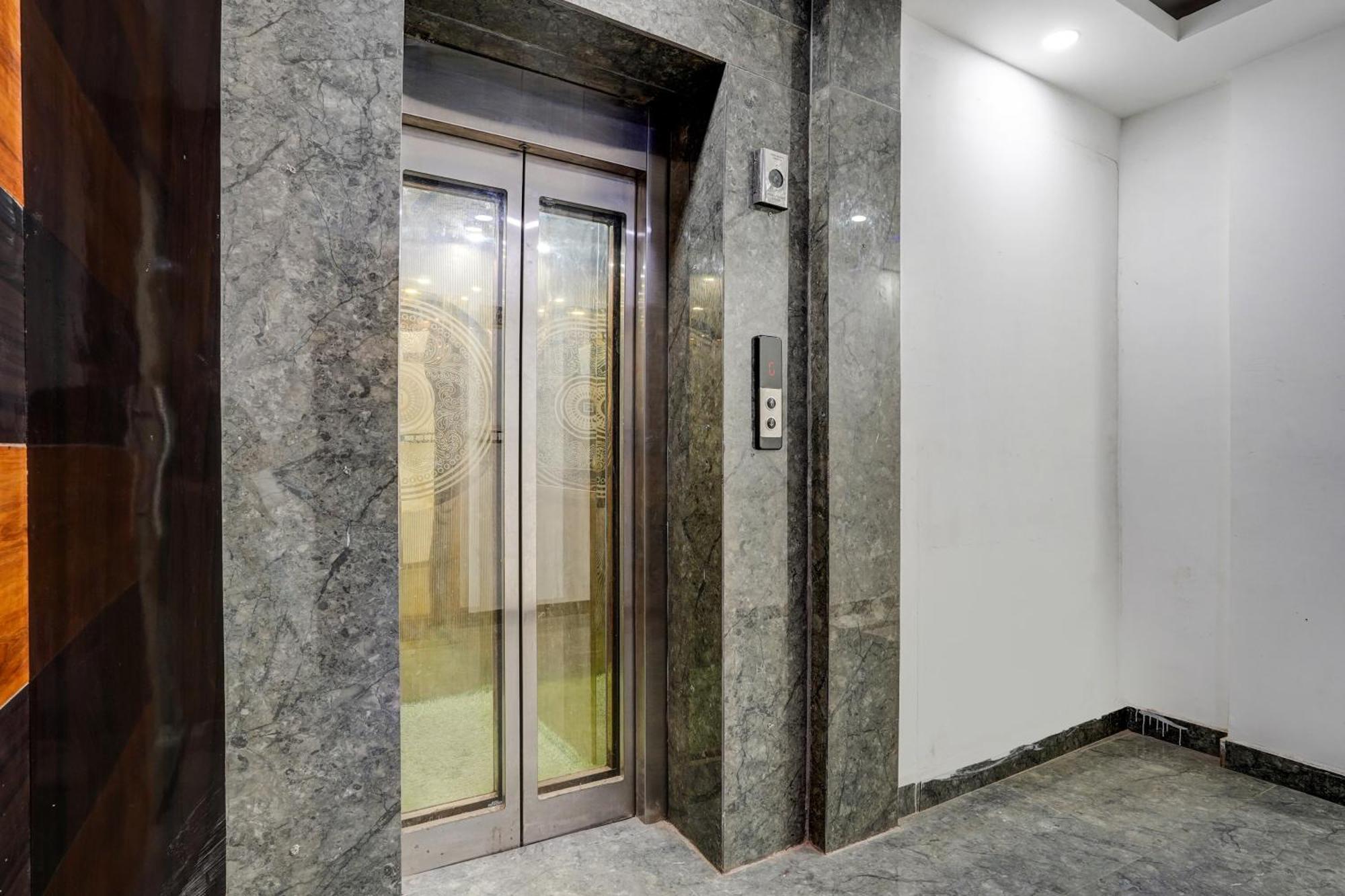 Hotel Hight Krone A Family Hotel Near Igi Airport Delhi Neu-Delhi Exterior foto