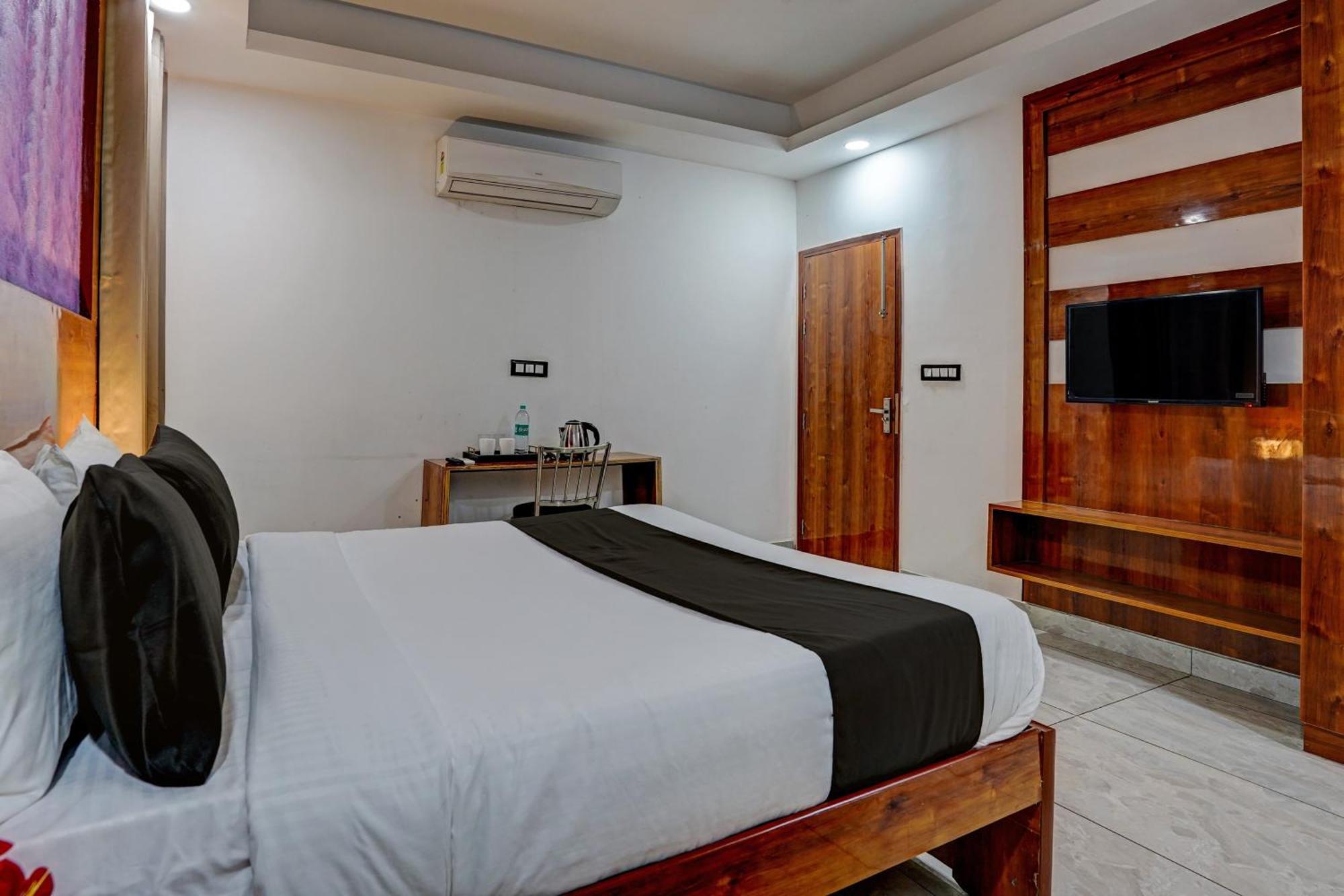 Hotel Hight Krone A Family Hotel Near Igi Airport Delhi Neu-Delhi Exterior foto