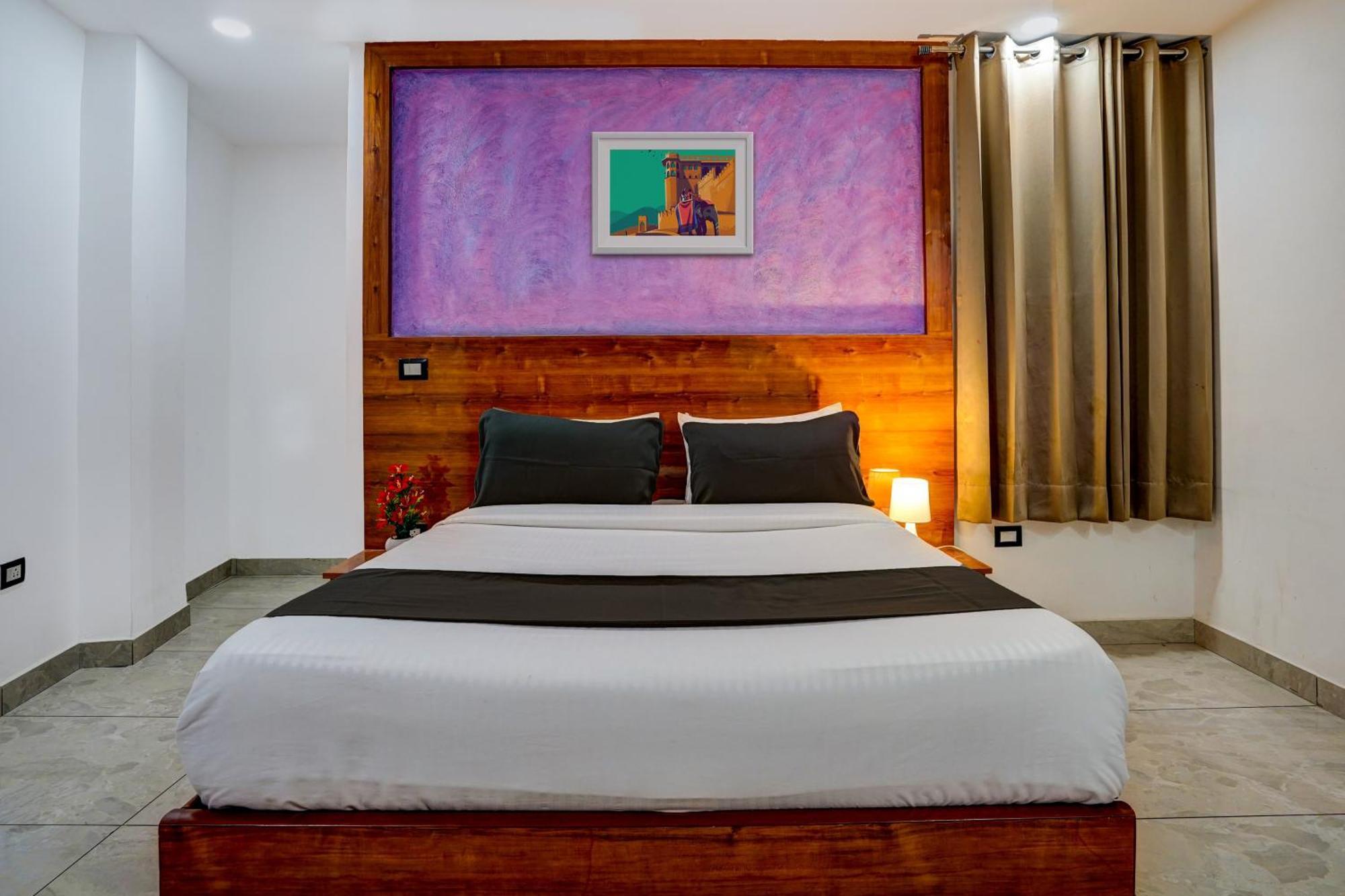 Hotel Hight Krone A Family Hotel Near Igi Airport Delhi Neu-Delhi Exterior foto