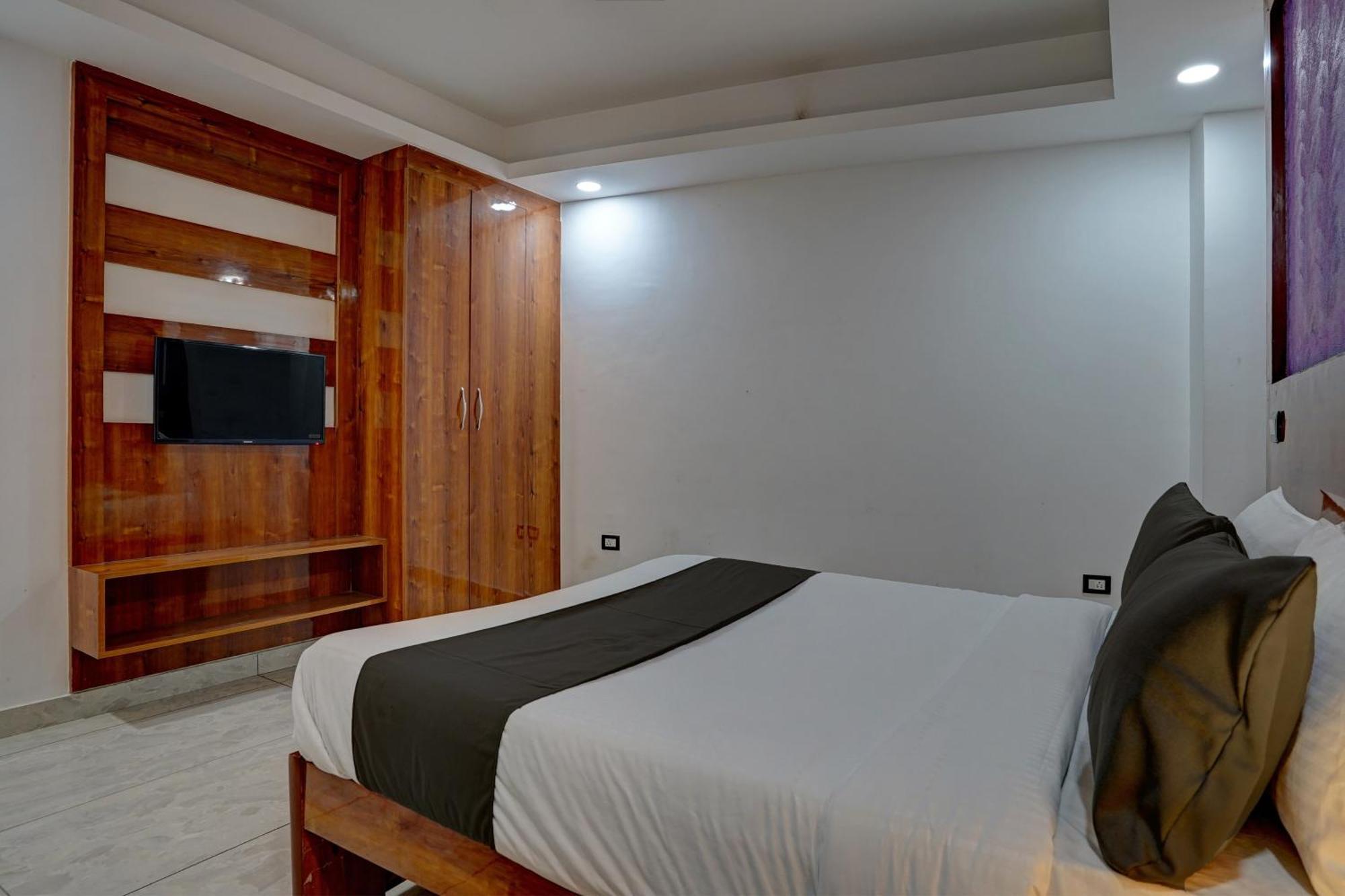 Hotel Hight Krone A Family Hotel Near Igi Airport Delhi Neu-Delhi Exterior foto